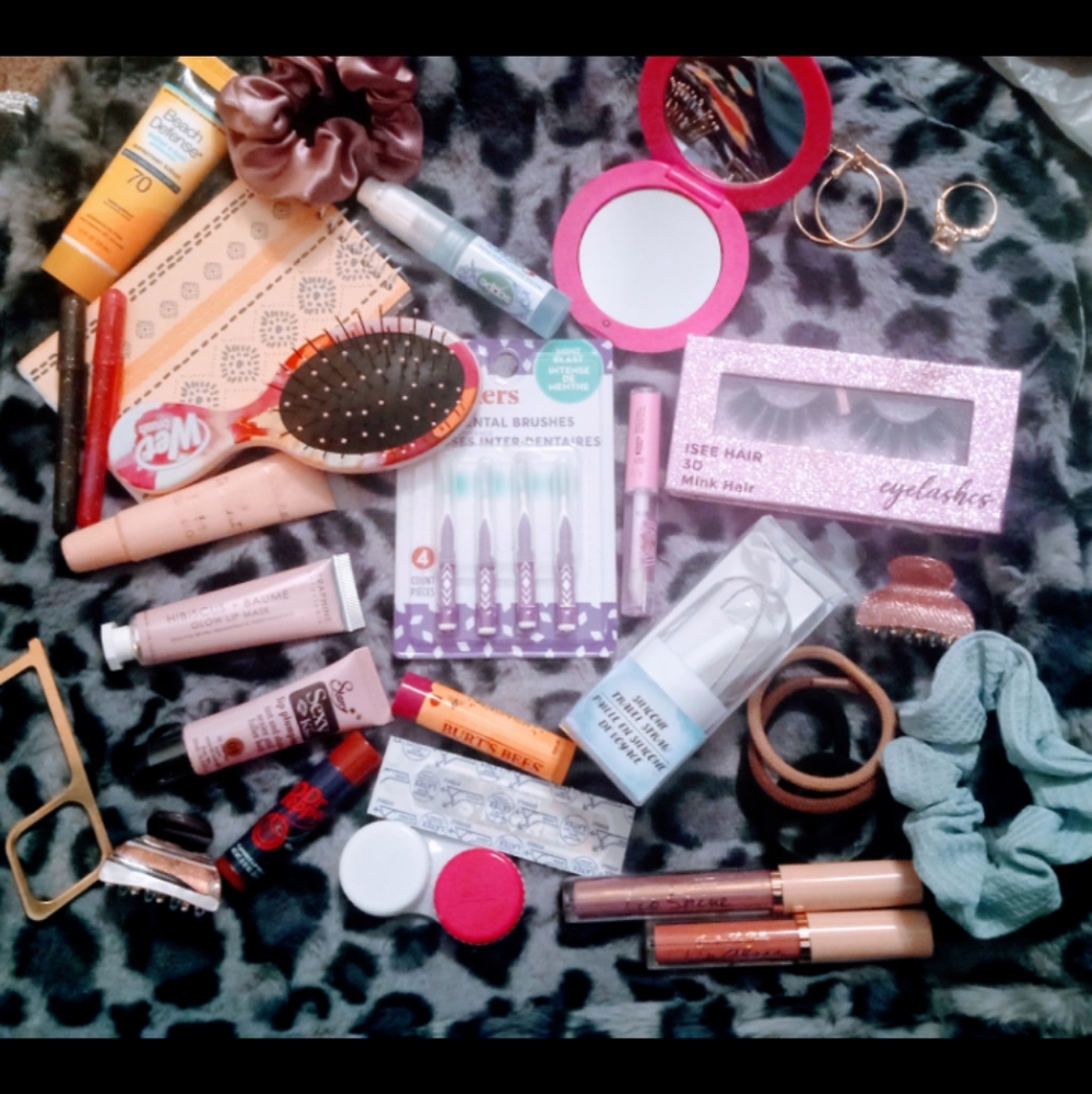 Essentials/Makeup Bag